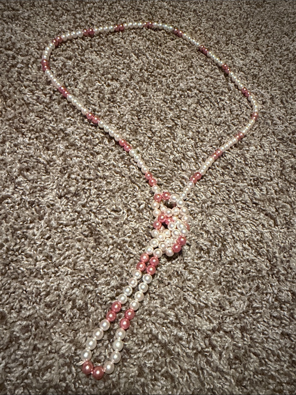 Pink and white faux pearl strand necklace - EUC!